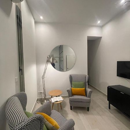 Ferienwohnung Casa De Huespedes Almirante Madrid Exterior foto